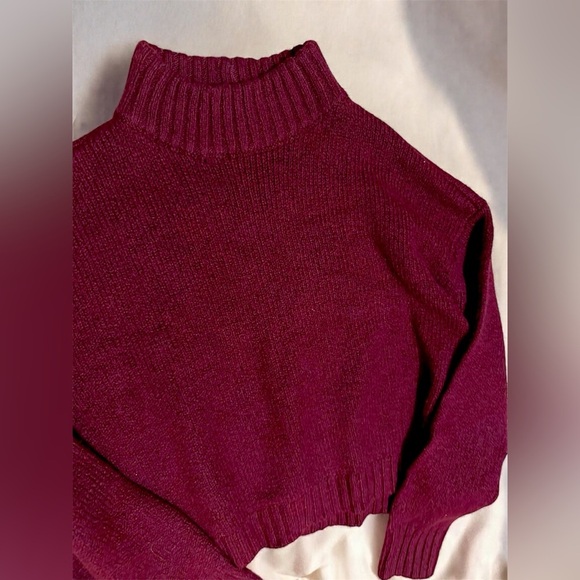 Women’s XL Maroon American Eagle cropped turtle neck sweater - Picture 2 of 6